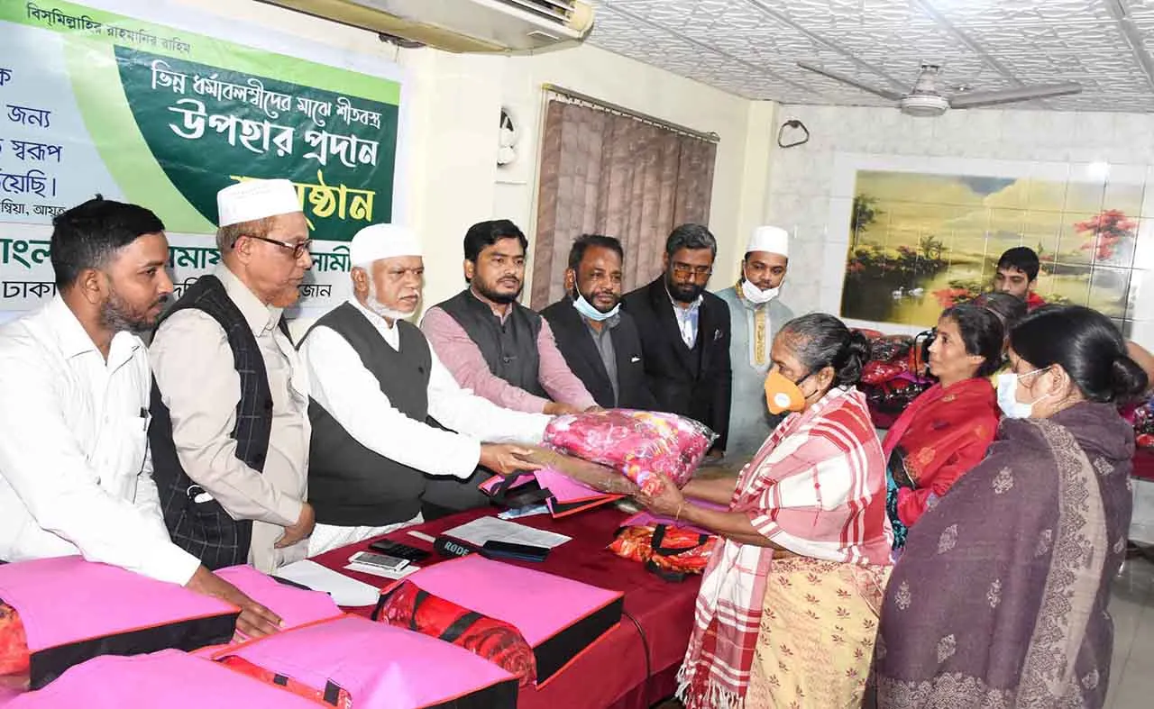 ভিন্নধর্মাবলম্বী মানুষের মাঝে জামায়াতে ইসলামীর শীতবস্ত্রসহ উপহার সামগ্রী বিতরণ