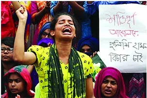 অদ্ভুত উটের পিঠে ঢাবি প্রশাসন
