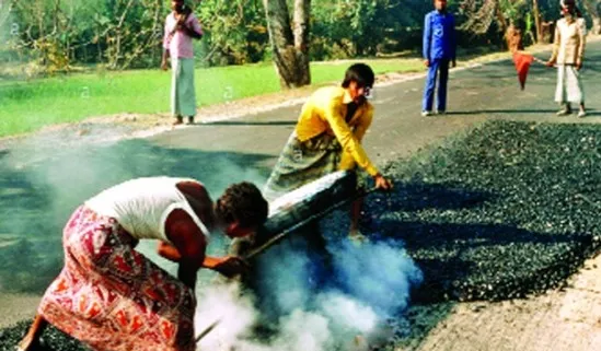 নানা রকম ব্যয় সড়ক উন্নয়ন ও সংস্কারে