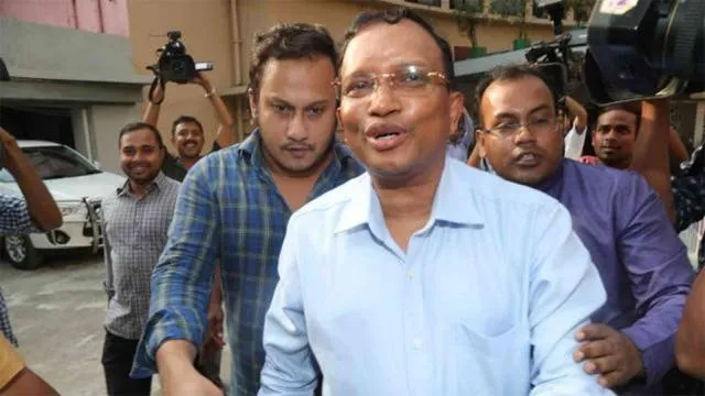 সাইরেন বাজিয়ে দুদকে এলেন, গেলেনও সাইরেন বাজিয়ে