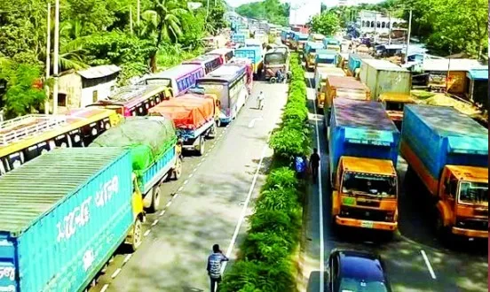 শত কিলোমিটার যানজটে যাত্রী দুর্ভোগ চরমে
