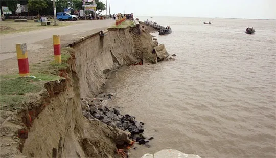 বন্যা ও ভাঙনের শঙ্কায় তিস্তা ধরলা যমুনা পাড়ের লাখো মানুষ