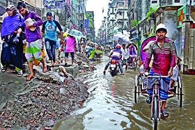 রাজধানীতে সামান্য বৃষ্টিতে চরম দুর্ভোগ