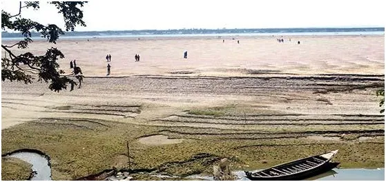 ফারাক্কা পয়েন্টে পানি না আসায় প্রবাহ নেই পদ্মায়