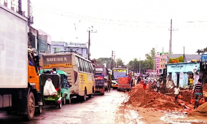 চট্টগ্রাম-কক্সবাজার মহাসড়কে যাত্রী দুর্ভোগ চরমে