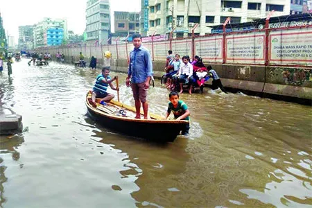দুই ঘণ্টার বৃষ্টিতে ঢাকার রাস্তায় নৌকা