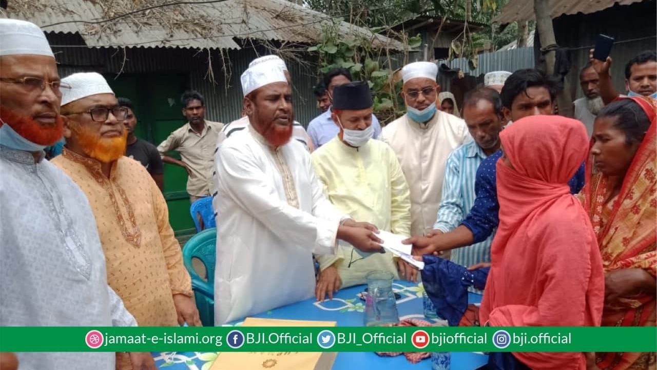 গাইবান্ধায় ঘূর্ণিঝড়ে নিহত পরিবারের পাশে জামায়াতে ইসলামী