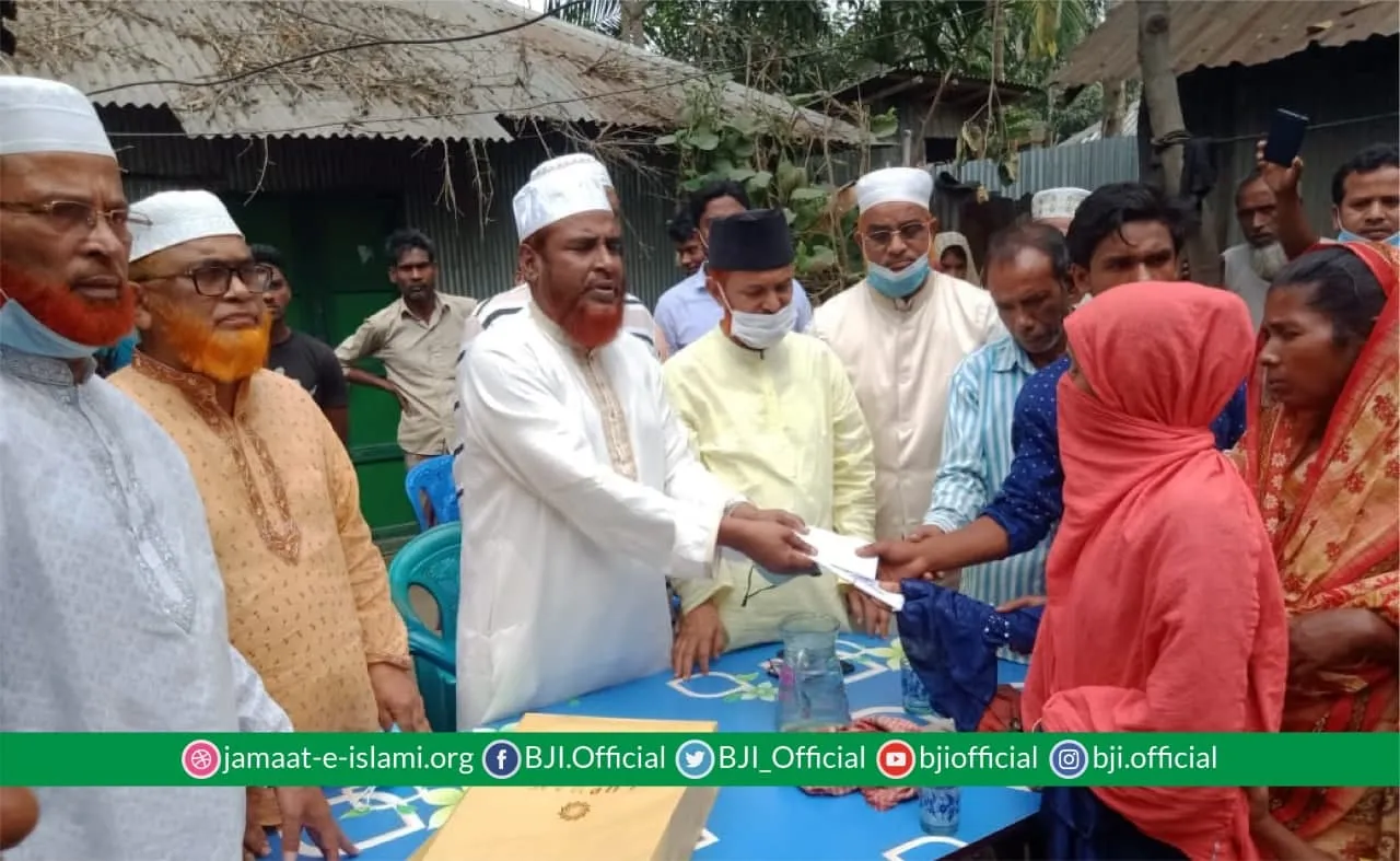 গাইবান্ধায় ঘূর্ণিঝড়ে নিহত পরিবারের পাশে জামায়াতে ইসলামী