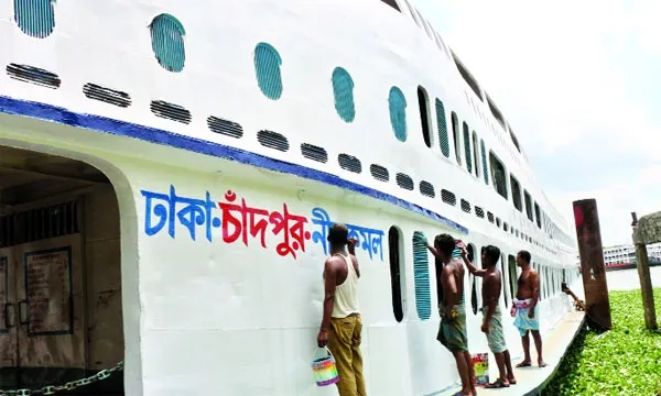 ঈদকে সামনে রেখে ফিটনেসবিহীন লঞ্চ