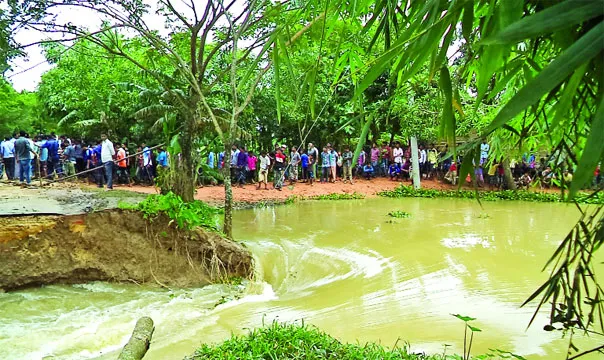 মৌলভীবাজার ও সিলেটে কুশিয়ারার বাঁধ ভেঙে শতাধিক গ্রাম প্লাবিত