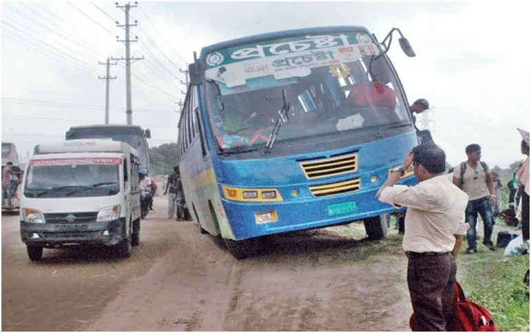 মহাসড়কে ঝরছে প্রাণ