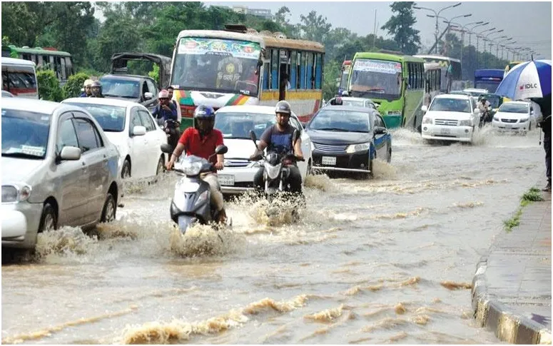 বৃষ্টিতে ভোগান্তি রাজধানীবাসীর