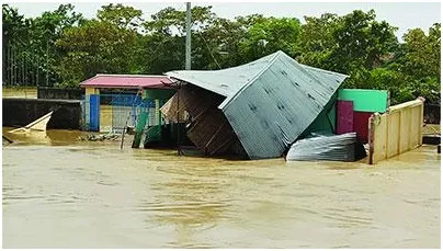 ‘ত্রাণ চাই না বাঁধ রক্ষা করুন’