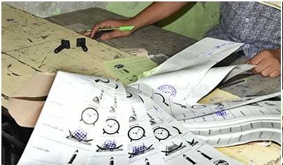 টঙ্গীতে প্রকাশ্যে ব্যালট ছিনতাই, সিল