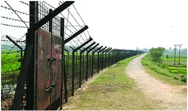 সীমান্ত দিয়ে আসছে অবৈধ অস্ত্র