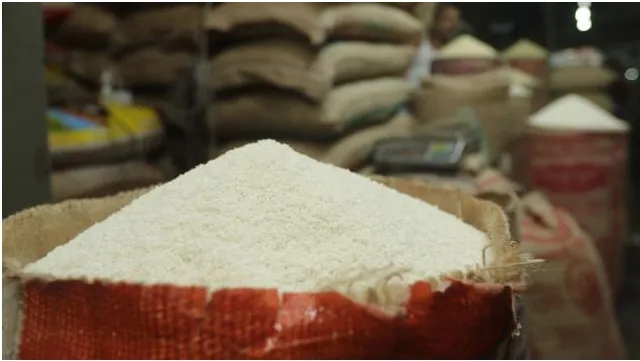 বিশ্ববাজারে চালের দাম কমছে, দেশে বাড়ছে