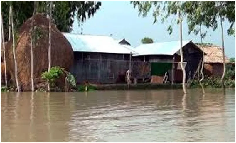 পানি বাড়ছেই, ভাঙন তীব্র