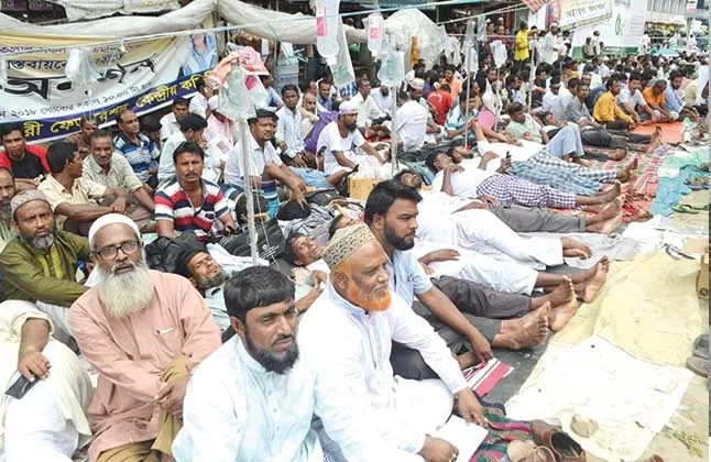 এমপিওভুক্তির দাবি আদায়ে আমরণ অনশন চালিয়ে যাচ্ছেন শিক্ষকরা