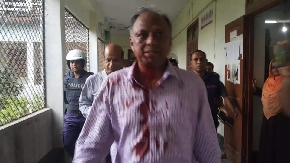 কুষ্টিয়ায় ছাত্রলীগের হামলায় রক্তাক্ত মাহমুদুর রহমান