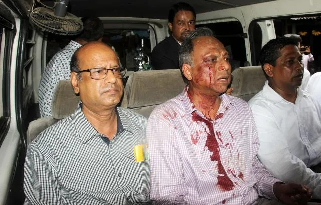 কুষ্টিয়ায় আদালত চত্বরে হামলায় রক্তাক্ত মাহমুদুর রহমান, অভিযোগ ছাত্রলীগের বিরুদ্ধে