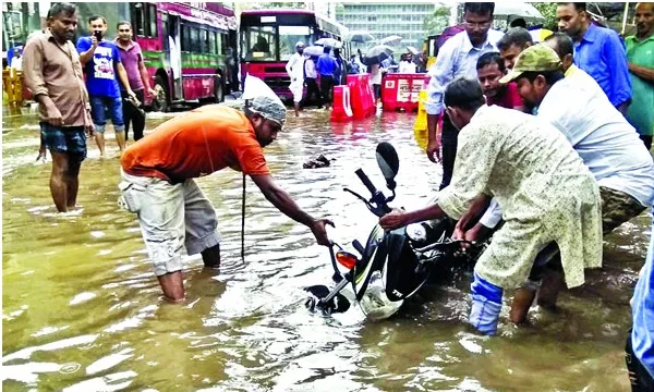 নগরজুড়ে অসহনীয় ভোগান্তি
