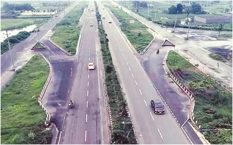 নামেই ৩০০ ফুট