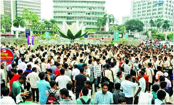 শিক্ষার্থীদের ৯ দফায় উত্তাল রাজধানী