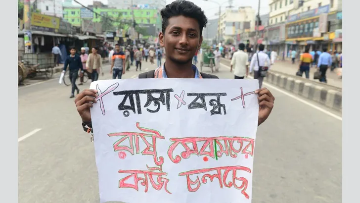 অঘোষিত পরিবহন ধর্মঘটে অচল দেশ