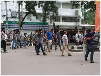 মেয়েটি বললো আমি উঠবো না আমাকে মারেন