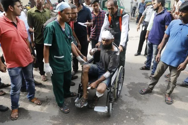 সাংবাদিকদের বেধড়ক মারধর