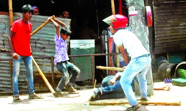 শিক্ষার্থীদের ওপর আ’লীগ ও পুলিশের একযোগে হামলা