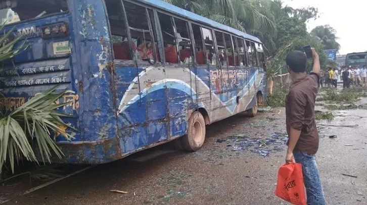 বেপরোয়া চালকদের দৌরাত্ম্য থামছে না