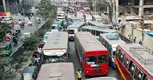 সড়কে নৈরাজ্য চলছেই মামলায় ভরসা ট্রাফিকের