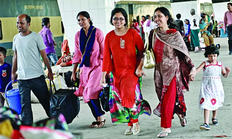 বাসের টিকিটের দাম দ্বিগুণ, ট্রেনের নেই