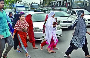 সড়কে সেই এলোমেলো চিত্রই