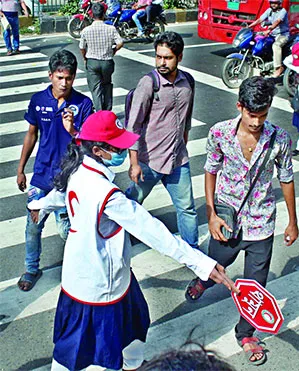 সড়কে শৃঙ্খলা ফেরাতে গলদঘর্ম অবস্থা
