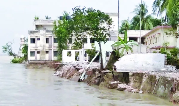 নদীতে বিলীন গ্রাম-বাজার