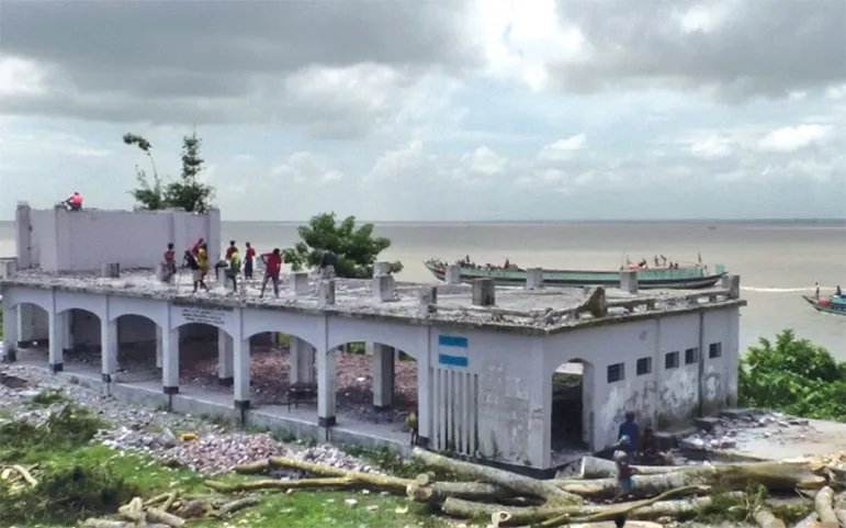 ধনী-গরিব এক করে দিলো পদ্মা