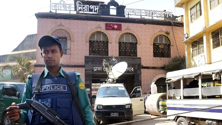 কারাভ্যন্তরে বিচারালয় বসানো কি আইনসম্মত?