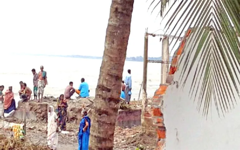 নদীভাঙনে নিশ্চিহ্ন জনপদ এবং উন্নয়ন ও বন্ধুত্বের ফানুস