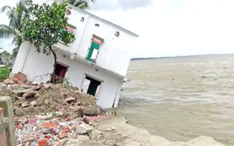 নদ-নদী ভাঙনে বিপর্যস্ত বাংলাদেশ গণতন্ত্রহীনতায় বিপন্ন মানুষ