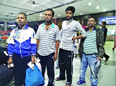 দালালের খপ্পরে নিঃস্ব ওরা