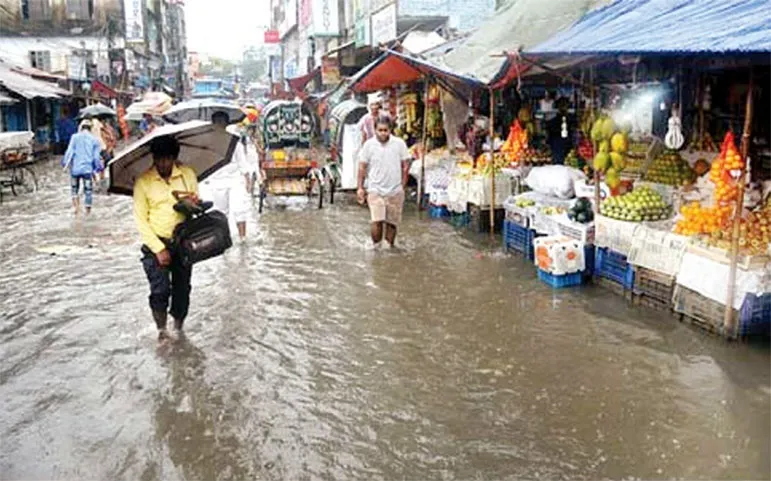 চট্টগ্রামে অতি বর্ষণ ও জোয়ারে থৈ থৈ পানি