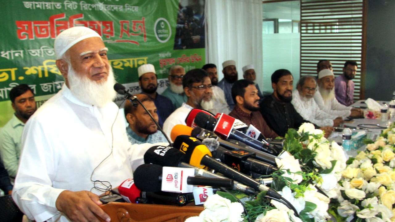 জাতীয় স্বার্থে এক কাতারে সকলকে ঐক্যবদ্ধ হয়ে কাজ করতে হবে