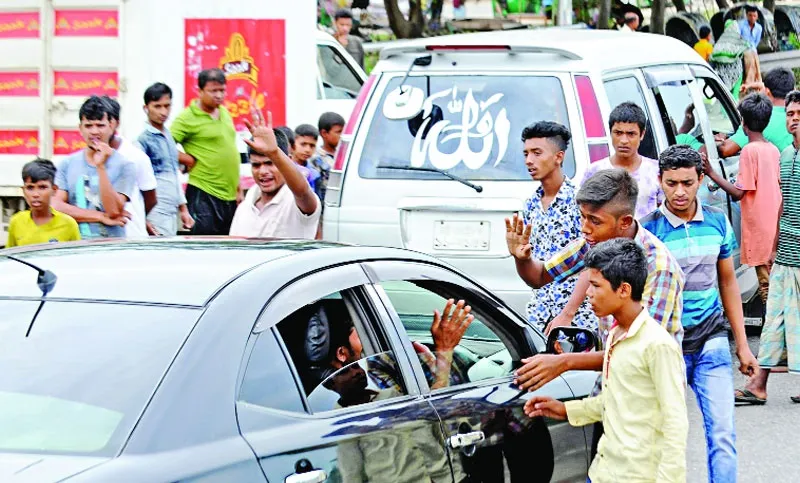 বেআইনি ধর্মঘটে আধিপত্যের মহড়া!