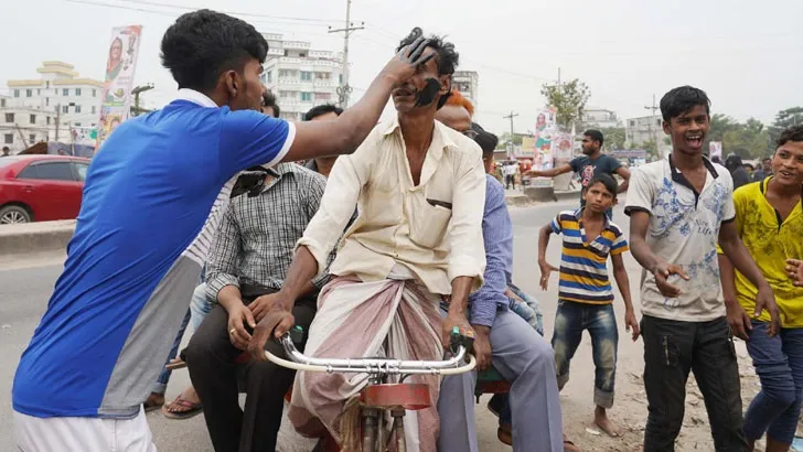 পোড়া মবিলে কালিমালিপ্ত প্রিয় স্বদেশ