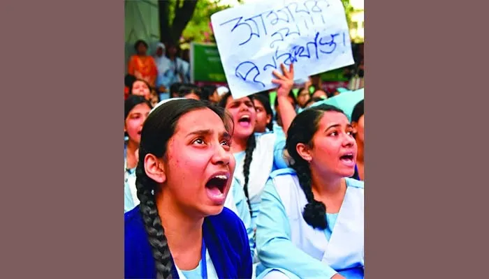 'হত্যা'র বিচার দাবিতে শিক্ষার্থীরা রাজপথে, ভিকারুননিসা উত্তাল