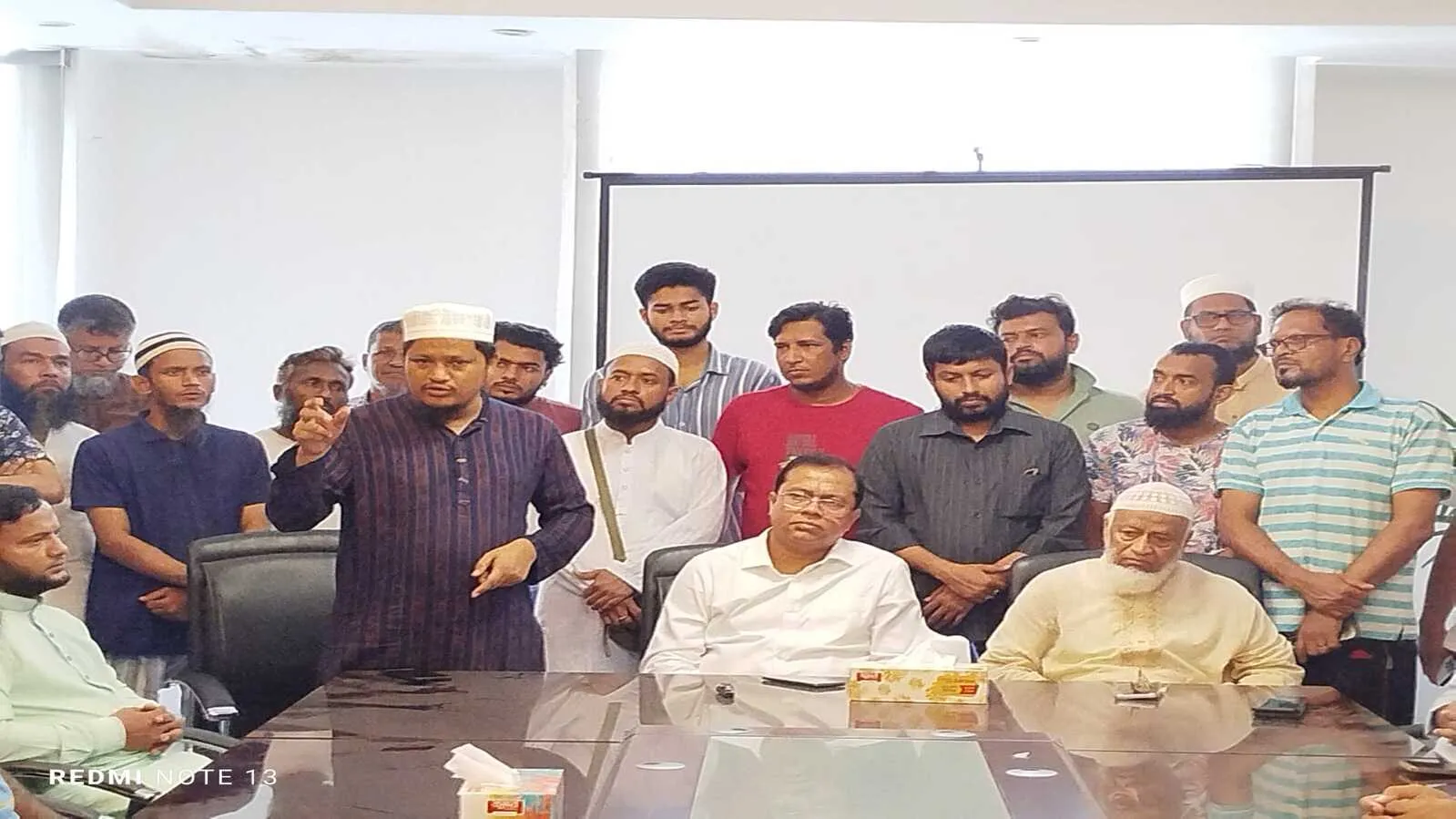 সিটি কর্পোরেশনের প্রধান নির্বাহী কর্মকর্তার সাথে মহানগর জামায়াত নেতৃবৃন্দের সাক্ষাৎ