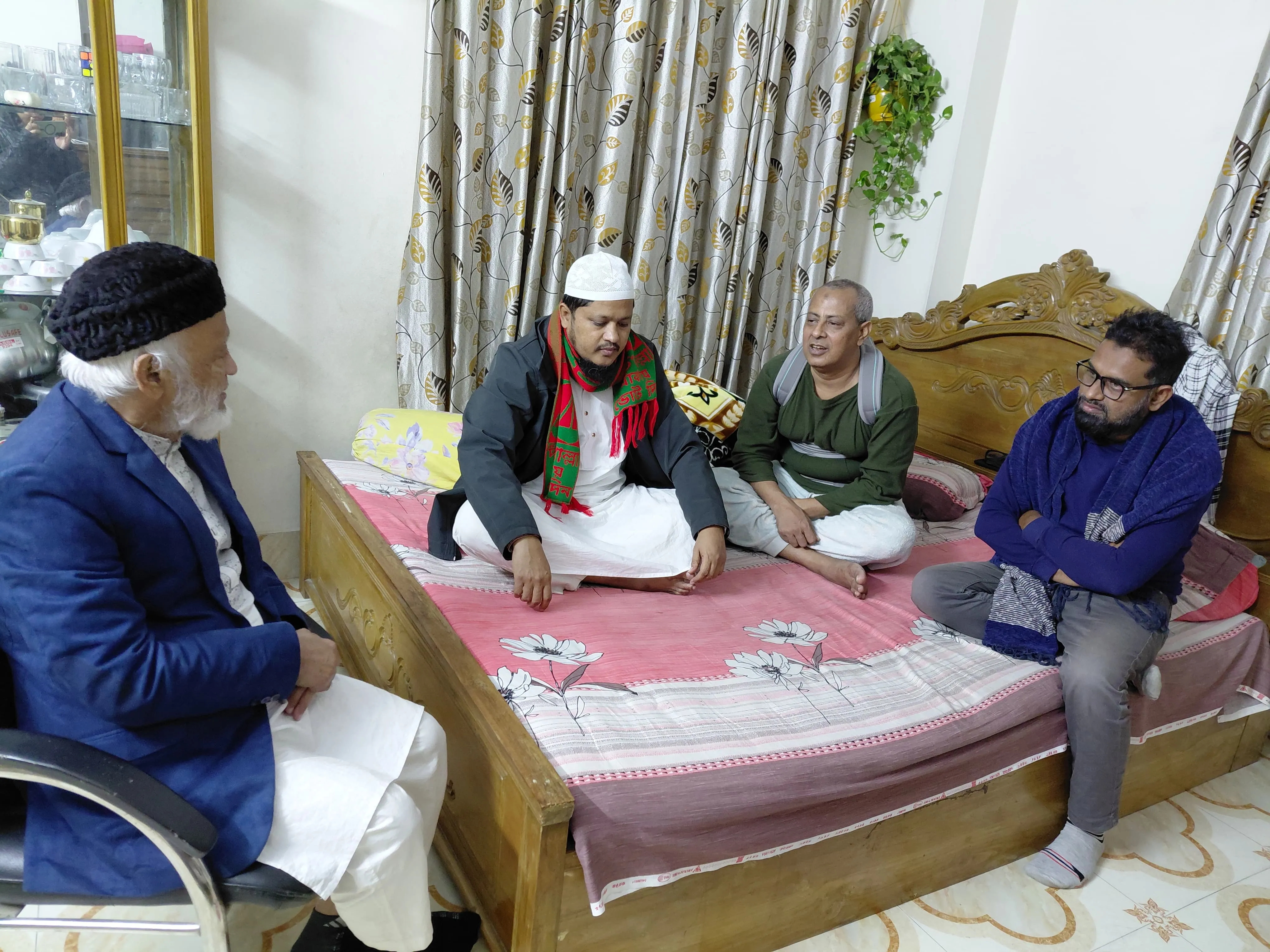 অসুস্থ সাংবাদিক মাহমুদুল হাসান কচির খোঁজ নিতে বাসায় গেলেন জামায়াত নেতৃবৃন্দ